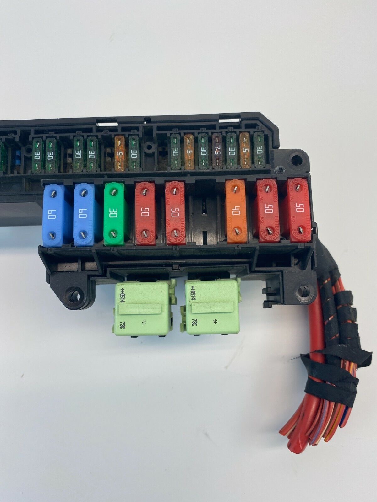 2004 2005 BMW 545i 4.4L Fuse Box Relay Junction Under Dash 6114695733001 OEM