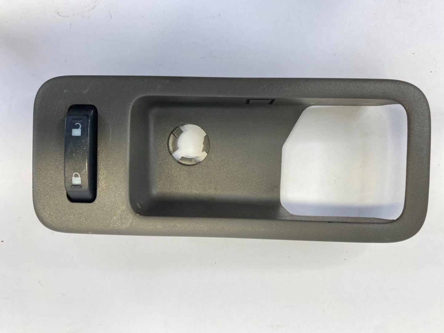 2007-2010 FORD EDGE FRONT RIGHT SIDE DOOR HANDLE BEZEL COVER TRIM W/ LOCK SWITCH