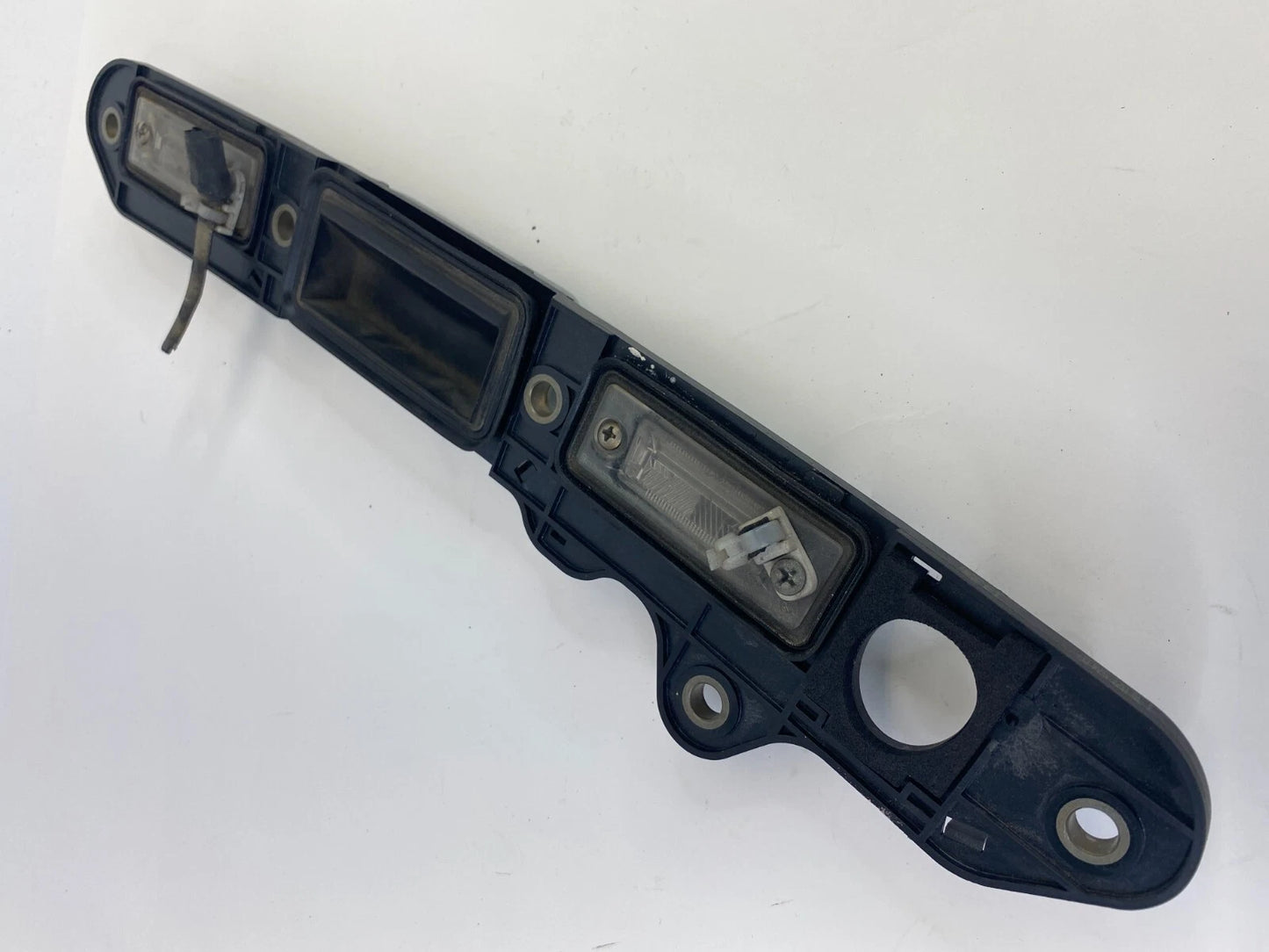 2005-2010 VOLKSWAGEN JETTA REAR LICENSE PLATE LIGHT LAMP OPENER HANDLE COVER OEM