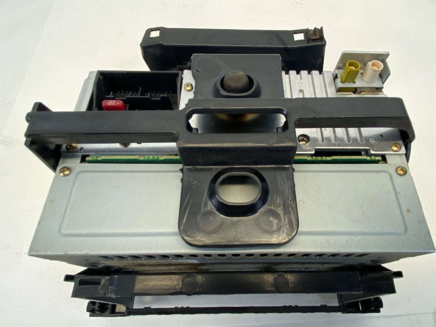 2002-2005 VW JETTA RADIO STEREO CD CASSETTE PLAYER WITH DASH BEZEL OEM 982243020