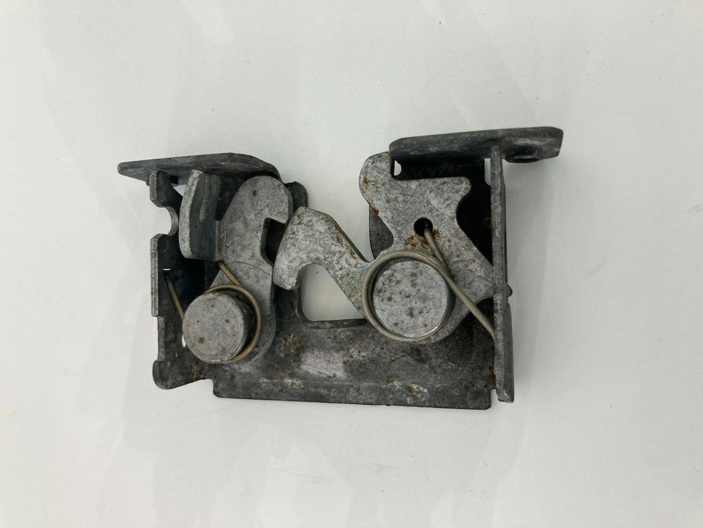 2004 2005 BMW 545I 04-07 525I 530I FRONT LOWER HOOD LOCK LATCH RELEASE ACTUATOR