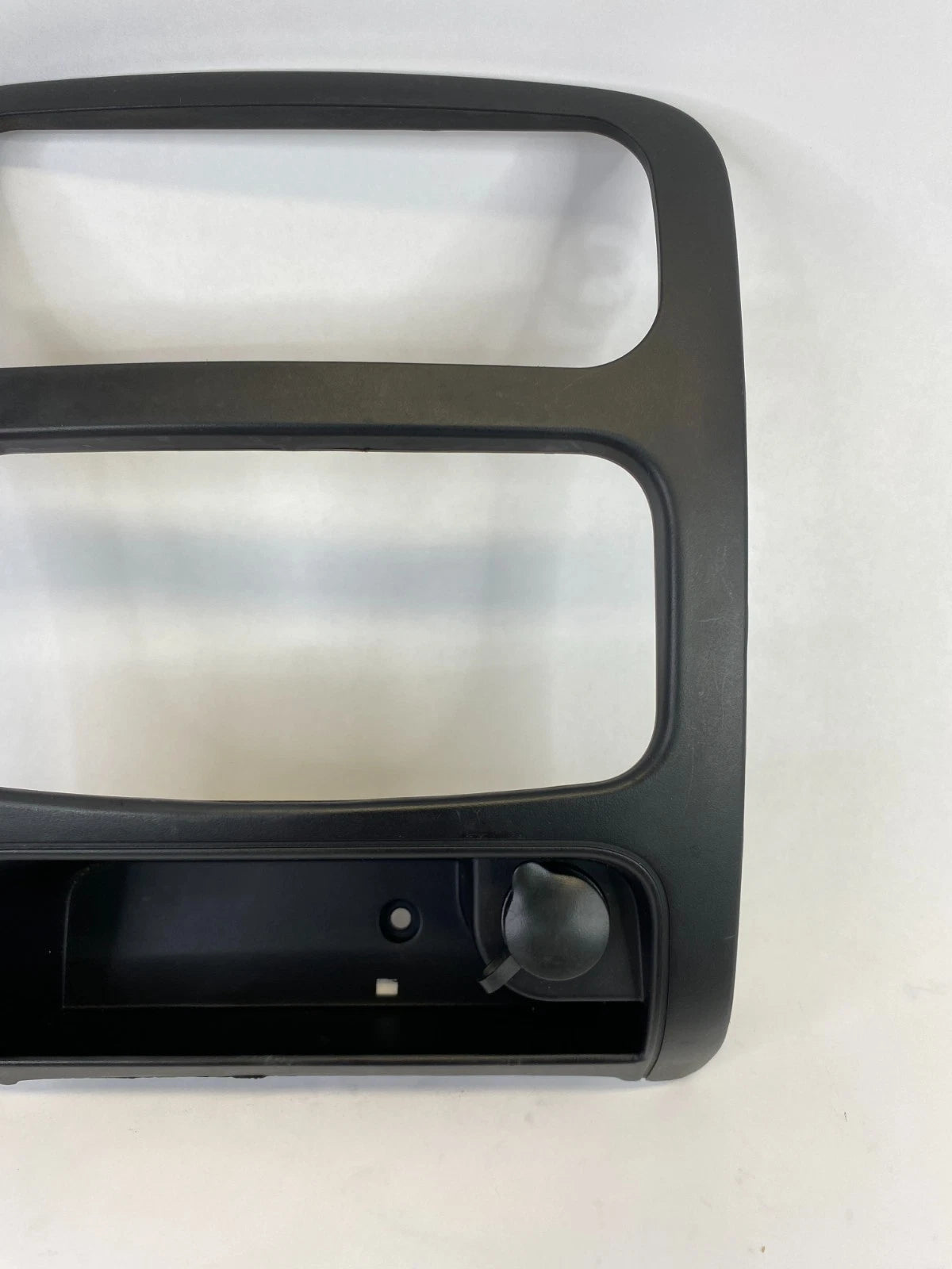 2003-2007 JEEP LIBERTY DASH PANEL RADIO CLIMATE BEZEL TRIM BLACK 5KD13DX9AC OEM