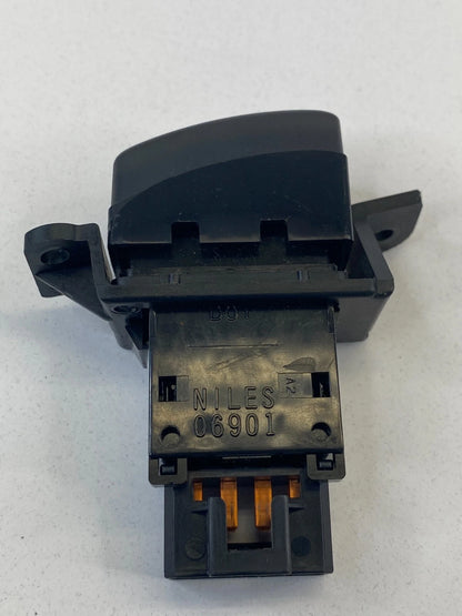 2000-2004 SUBARU OUTBACK SEDAN 4-DR EMERGENCY HAZARD CONTROL SWITCH BUTTON 06901