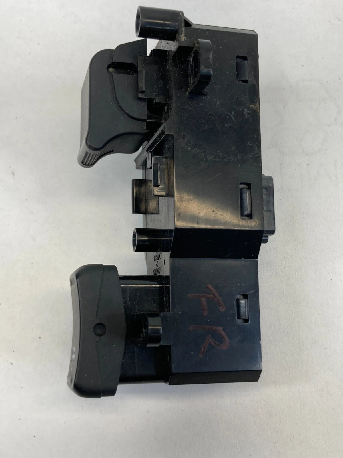 2003-2007 HONDA ACCORD FRONT RIGHT PASSENGER DOOR WINDOW LOCK SWITCH M22699