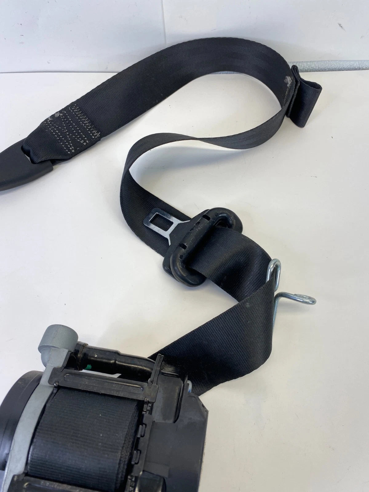 2013-2018 FORD FOCUS FRONT RIGHT PASSENGER SEAT BELT RETRACTOR 623374400B OEM