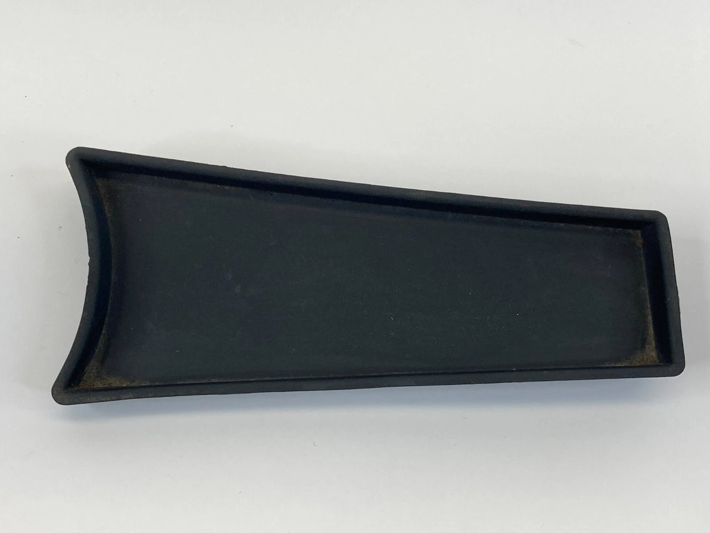 2004-2006 CADILLAC SRX REAR RIGHT CUP HOLDER CUPHOLDER RUBBER MAT 03-021-D OEM