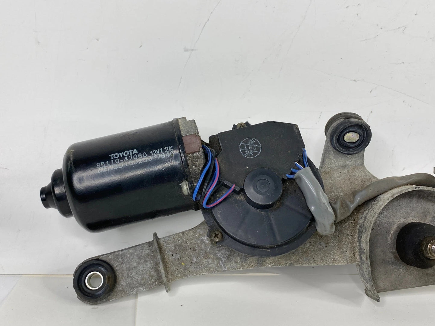 04-09 TOYOTA PRIUS FRONT WINDSHIELD WIPER MOTOR & LINKAGE ASSEMBLY 85110-47060