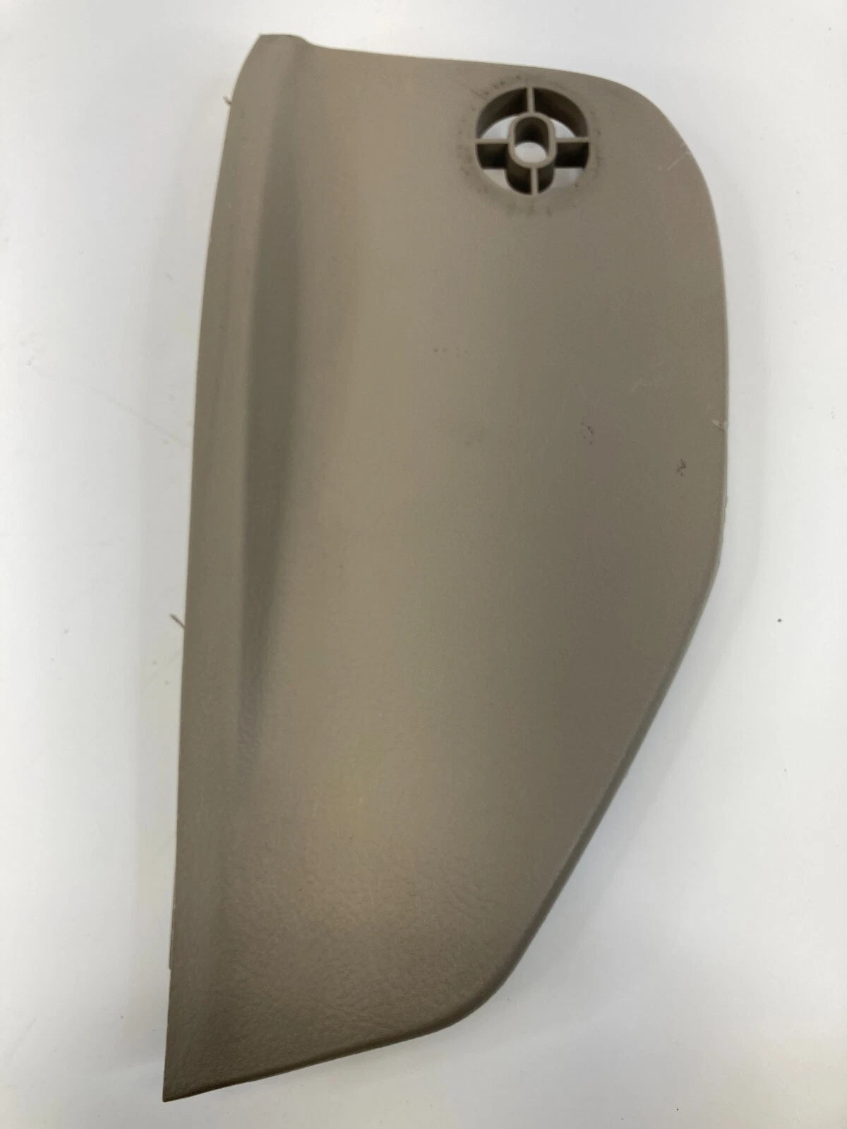 2003-2009 KIA SORENTO FRONT LEFT DASH END CAP COVER TRIM PANEL LID 847303E000
