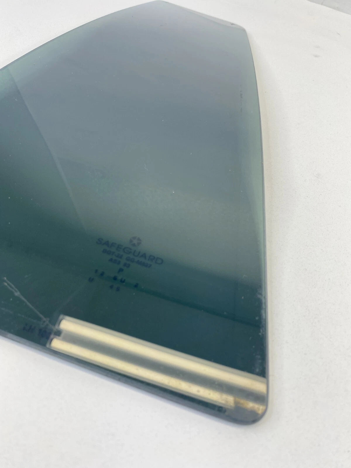 2004-2008 CHRYSLER PACIFICA REAR LEFT DRIVER DOOR VENT WINDOW GLASS 10021842