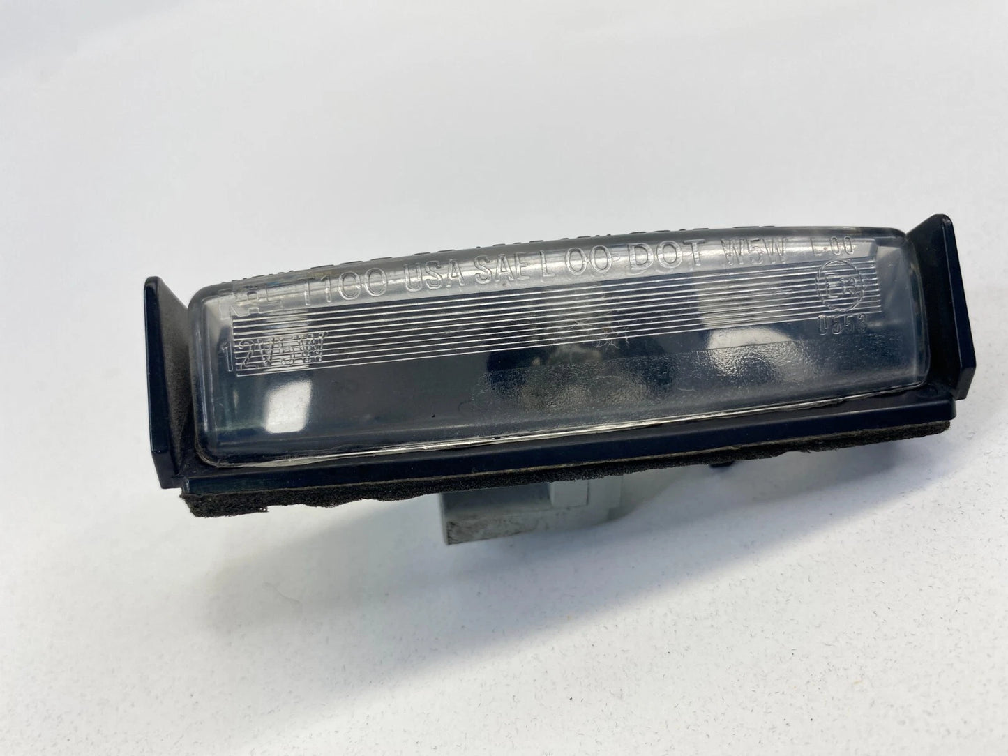 2004-2010 TOYOTA SIENNA LE VAN REAR TRUNK LICENSE PLATE LIGHT LAMP ASSY E130553
