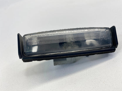 2004-2010 TOYOTA SIENNA LE VAN REAR TRUNK LICENSE PLATE LIGHT LAMP ASSY E130553