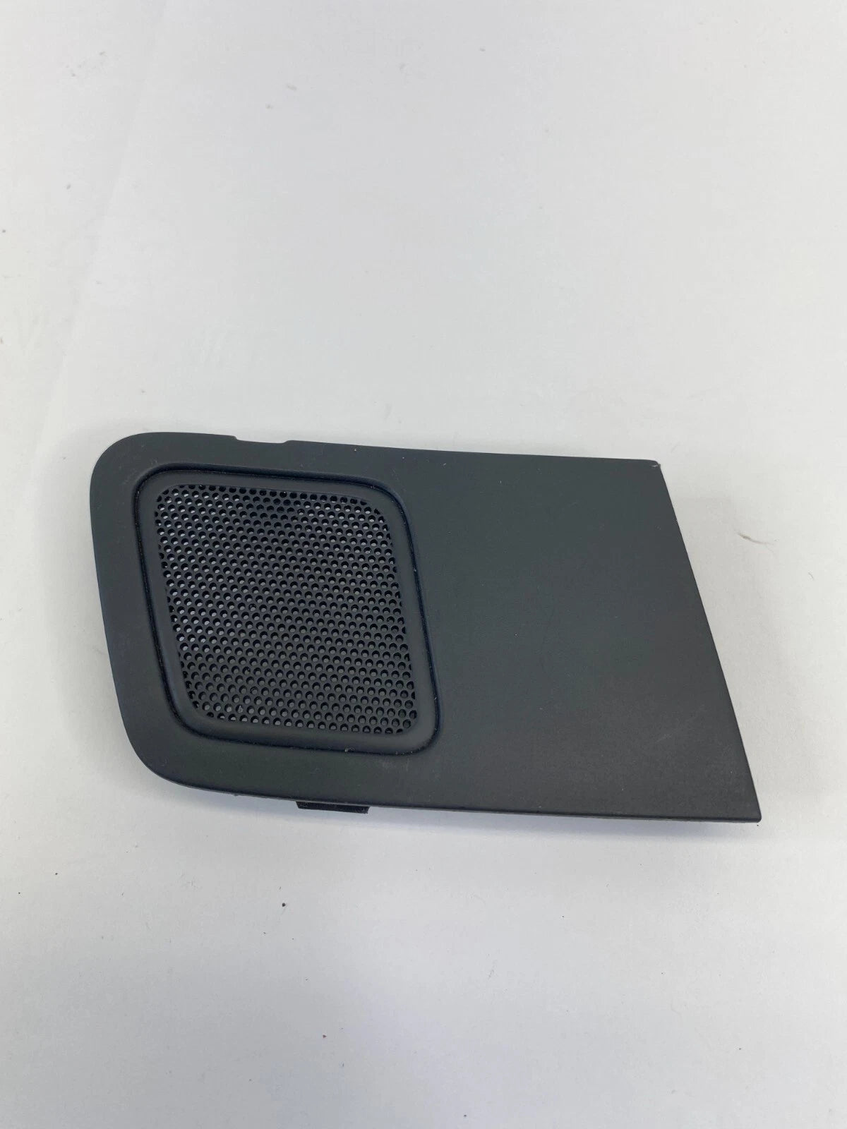 2003-2005 SUZUKI GRAND VITARA FRONT RIGHT PASSENGER TWEETER SPEAKER COVER TRIM