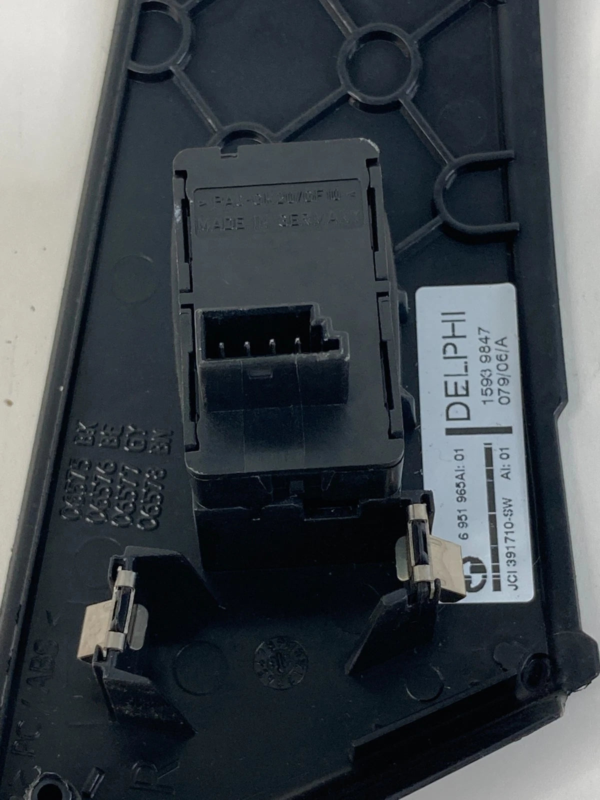 2006 2007 BMW 530XI REAR RIGHT DOOR POWER WINDOW SWITCH W BEZEL 6951965A OEM