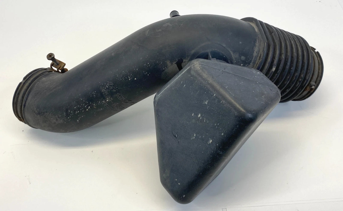 2010-2013 KIA FORTE 2.0 AIR INTAKE INLET HOSE DUCT RESONATOR UNIT OEM 281381M500