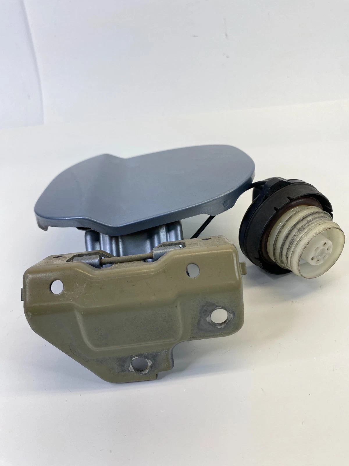 07-11 HONDA CR-V EXTERIOR FUEL DOOR GAS LID COVER WITH FILLER CAP ASSEMBLY OEM