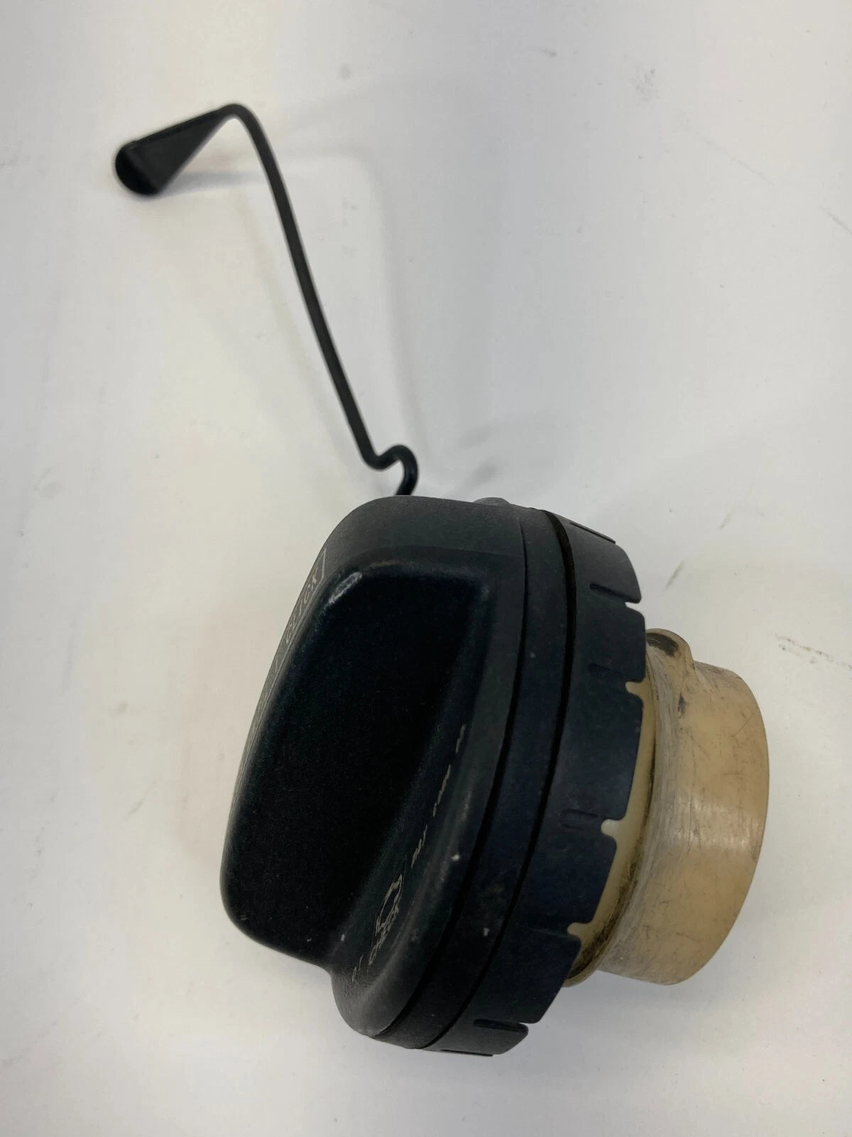 2007-2013 TOYOTA CAMRY 04-13 MATRIX 2.5L FUEL GAS TANK FILLER DOOR LID CAP OEM