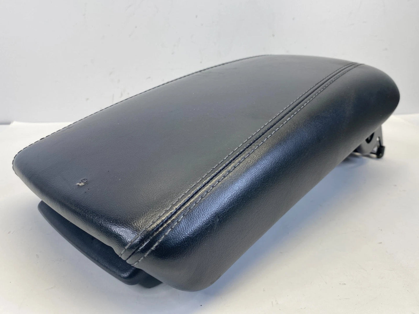2015-2017 CHRYSLER 200 CENTER CONSOLE ARMREST ARM REST STORAGE LID COVER OEM
