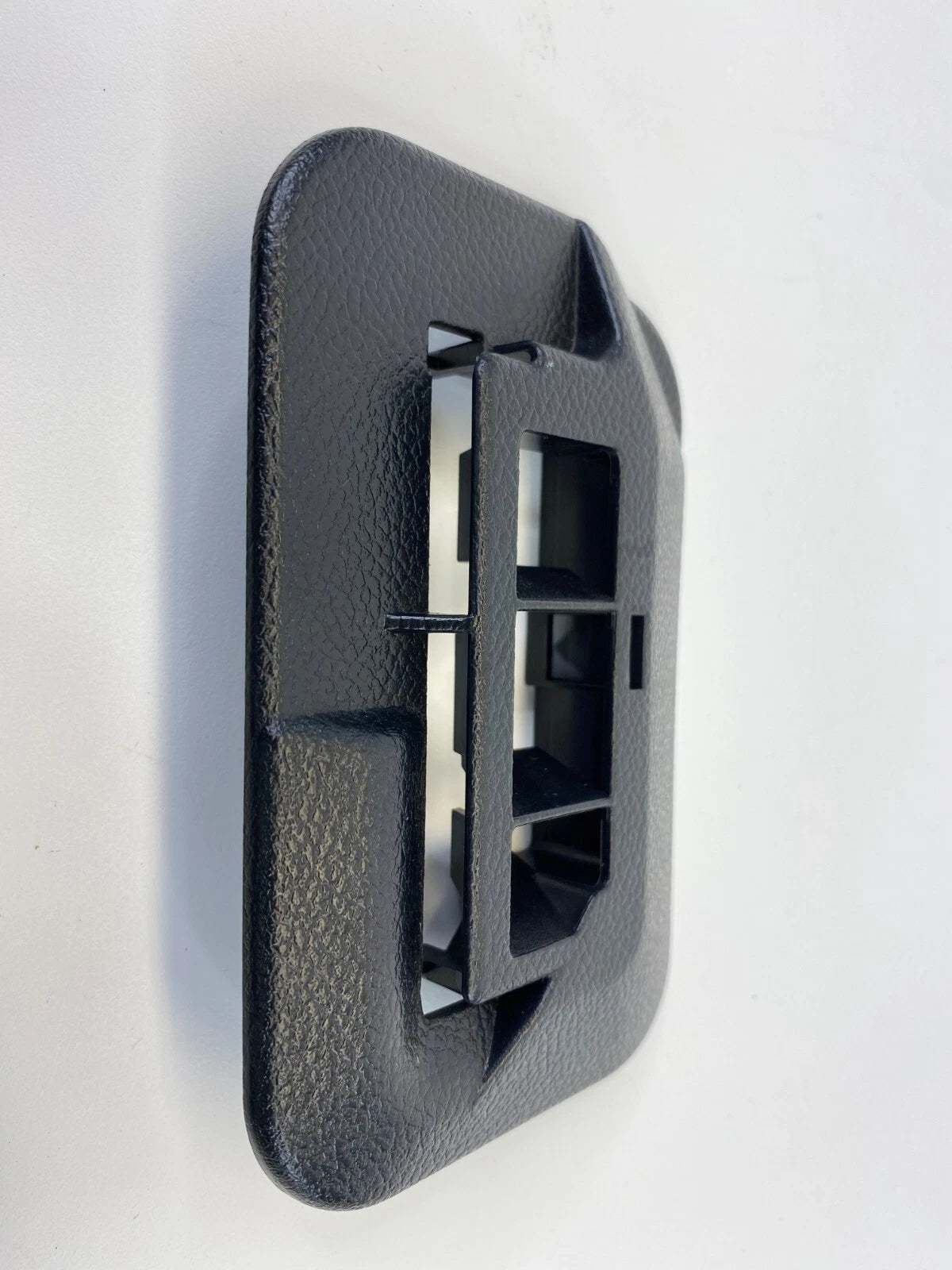 2007 2008 INFINITI G35 SEDAN FRONT RIGHT SIDE A/C FOOT AIR DUCT VENT GRILLE TRIM