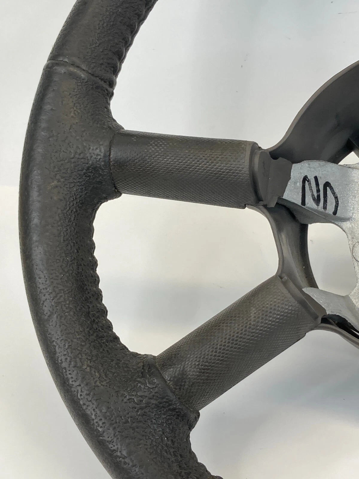 2001 2002 CHRYSLER PT CRUISER BLACK LEATHER STEERING WHEEL WITHOUT CONTROLS OEM