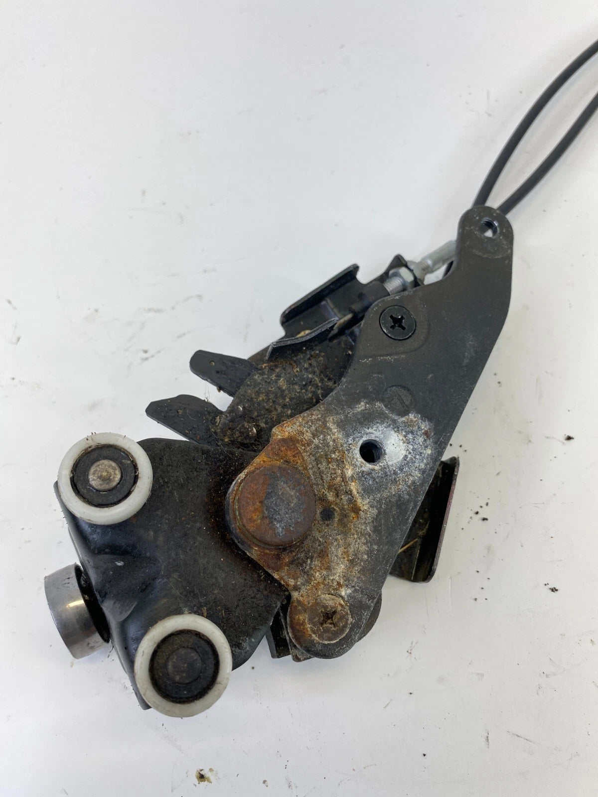 05 06 07 08 09 10 HONDA ODYSSEY REAR LEFT SIDE SLIDING DOOR LOWER ROLLER OEM