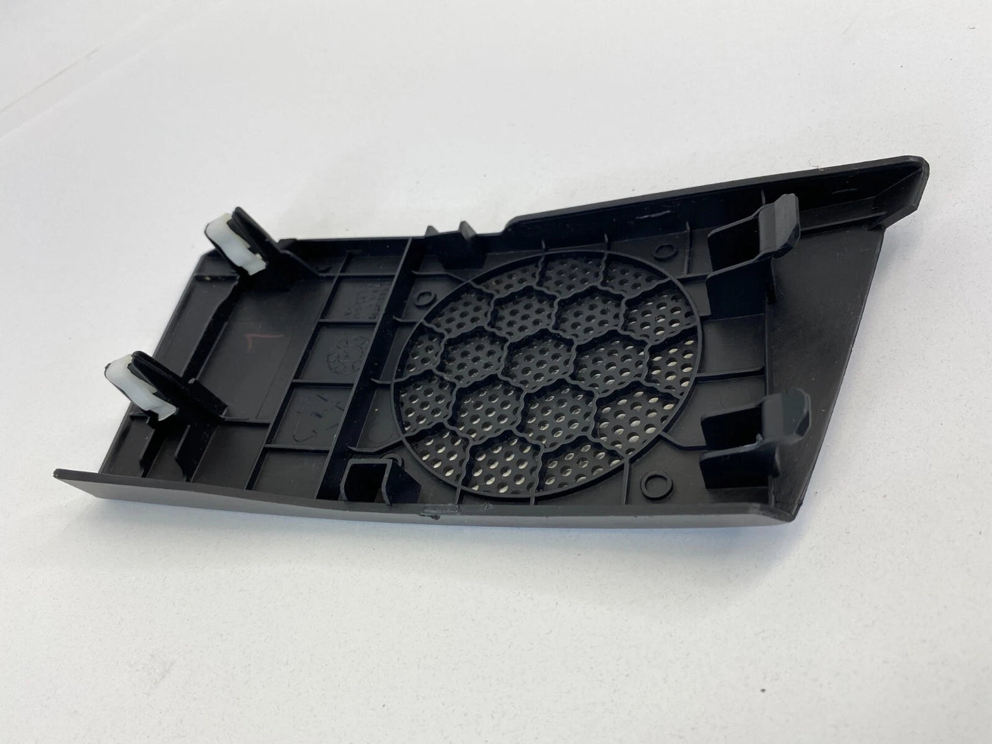 2004-2012 MITSUBISHI GALANT FRONT LEFT DRIVER SIDE DASH SPEAKER GRILLE MR590279