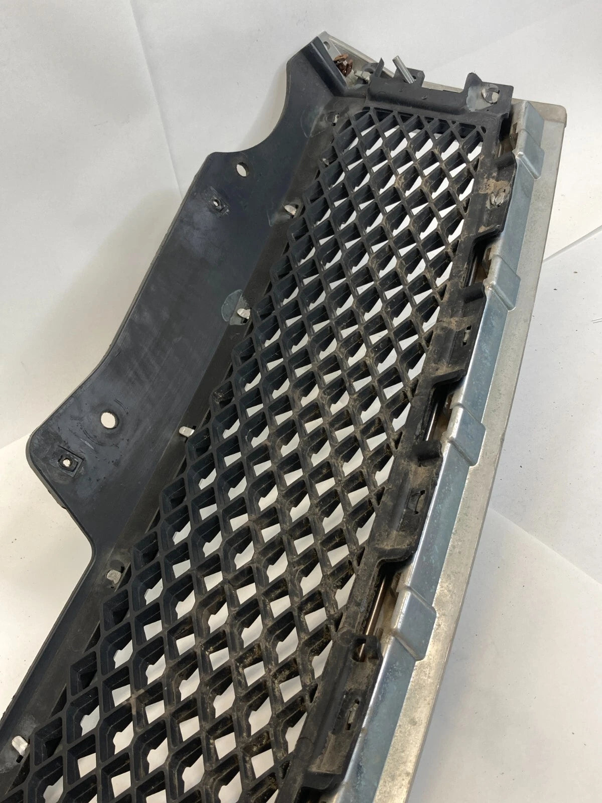 09-12 CHEVROLET TRAVERSE FRONT BUMPER UPPER GRILL GRILLE ASSEMBLY 15944627 OEM