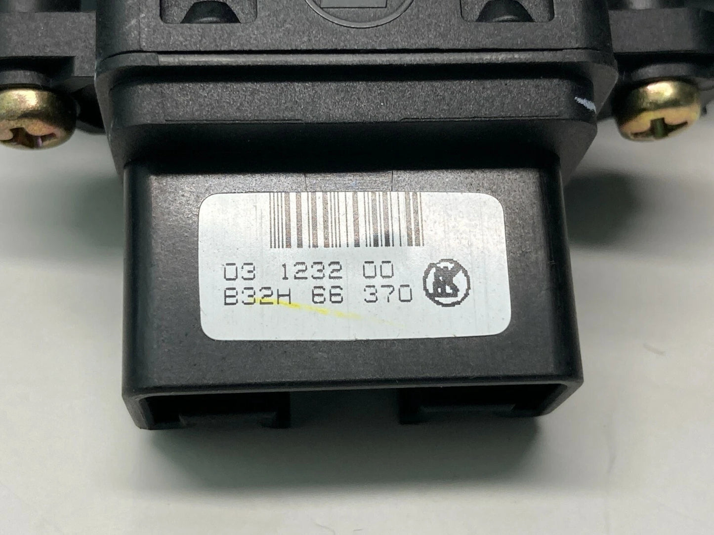 2004-2009 MAZDA 3 MAZDA3 REAR LEFT SIDE DOOR POWER WINDOW SWITCH B32H5581J OEM