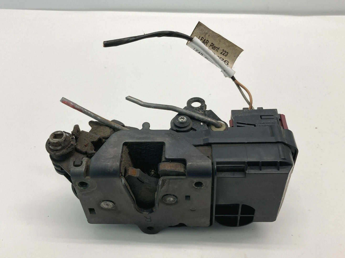 2003 SATURN VUE REAR RIGHT PASSENGER SIDE DOOR LOCK LATCH ACTUATOR 22695984 OEM