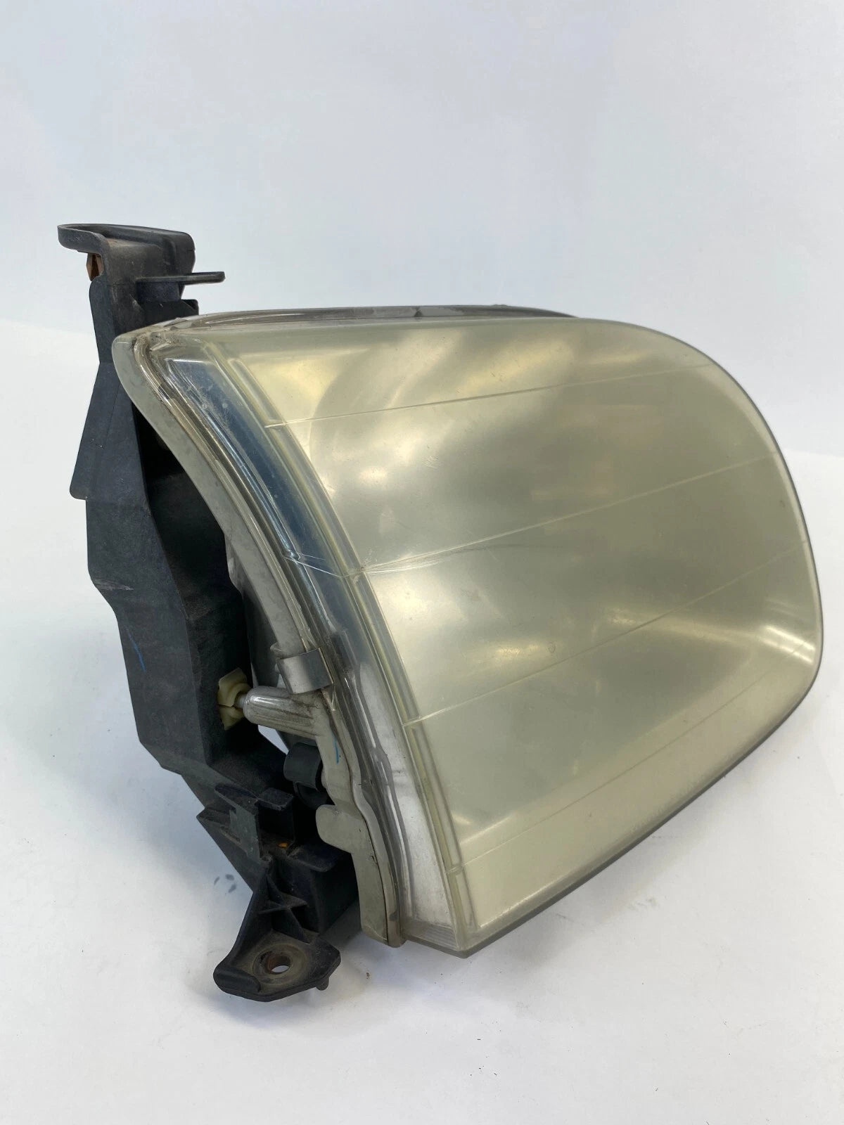 2001-2004 TOYOTA SEQUOIA FRONT RIGHT PASSENGER HEADLIGHT HEADLAMP LAMP OEM