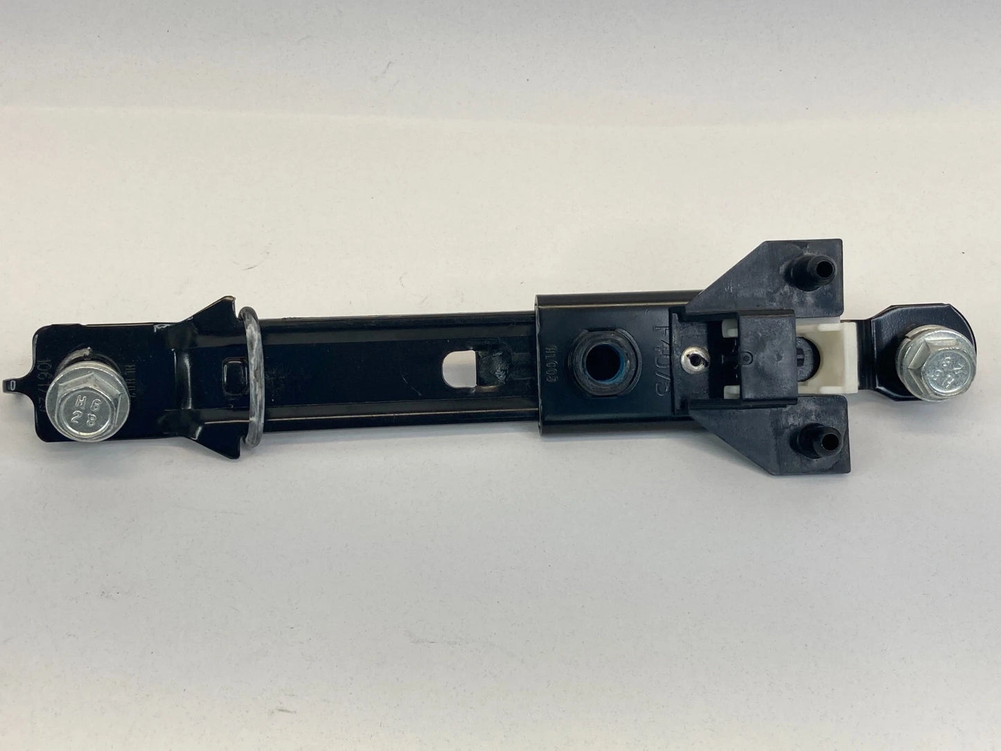 2010-2015 HYUNDAI TUCSON FRONT RIGHT PASSENGER SEAT BELT HEIGHT ADJUSTER OEM