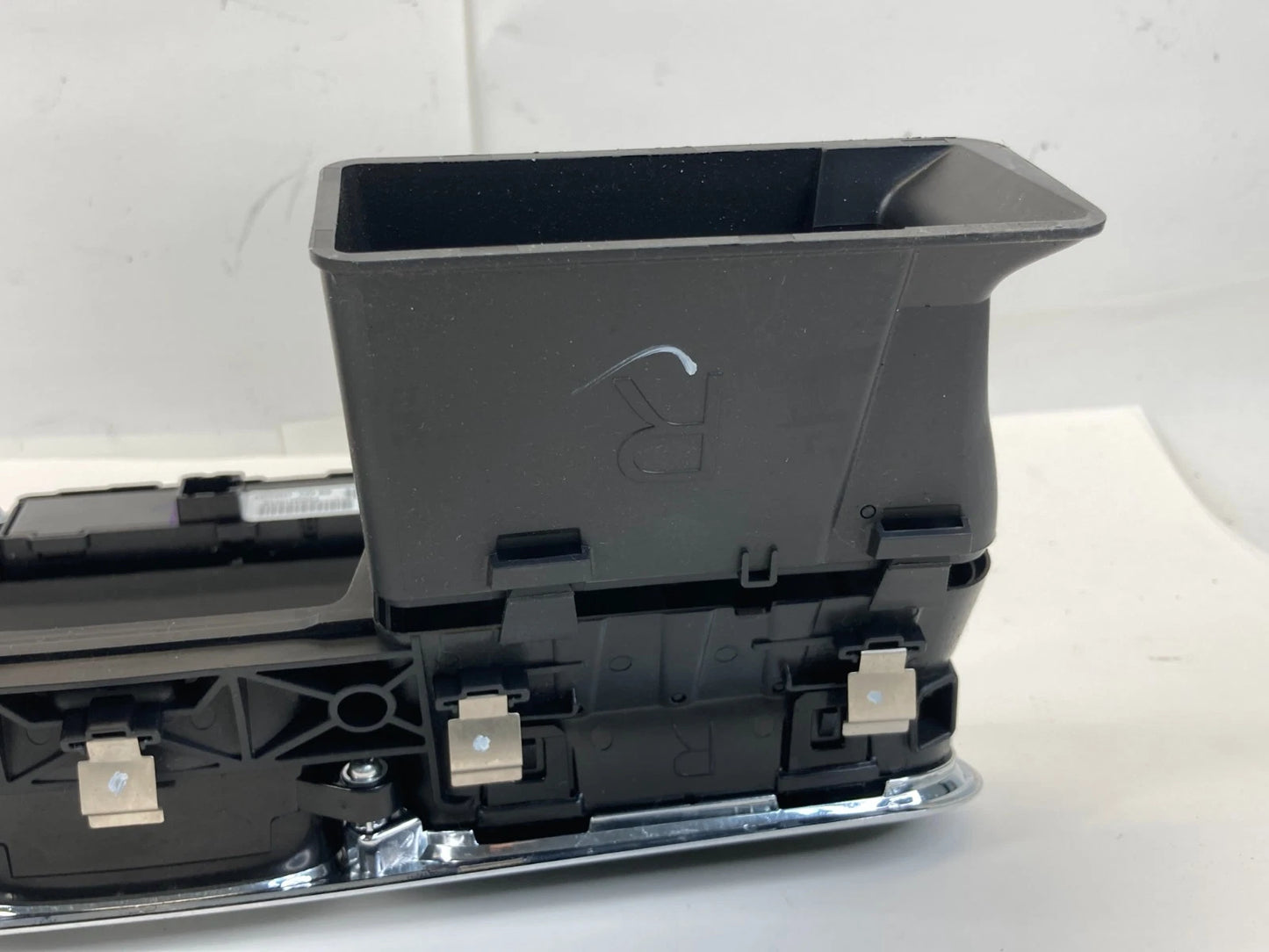 2011-2014 CHRYSLER 200 CENTER DASH PANEL RADIO AIR VENT COVER BEZEL TRIM W/CLOCK