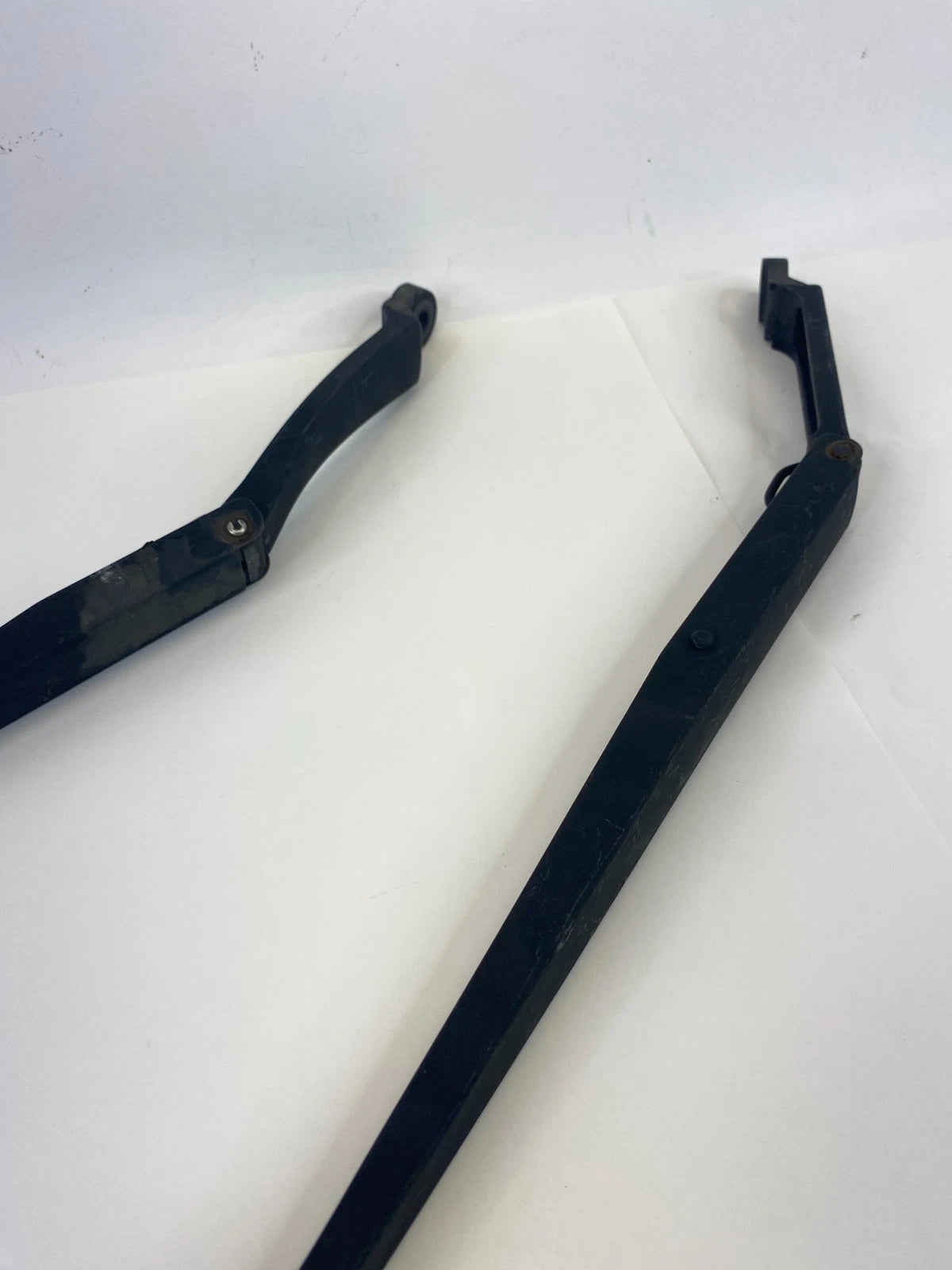 2005-2010 KIA SPORTAGE FRONT WINDSHIELD WIPER ARM LEFT & RIGHT PAIR OEM