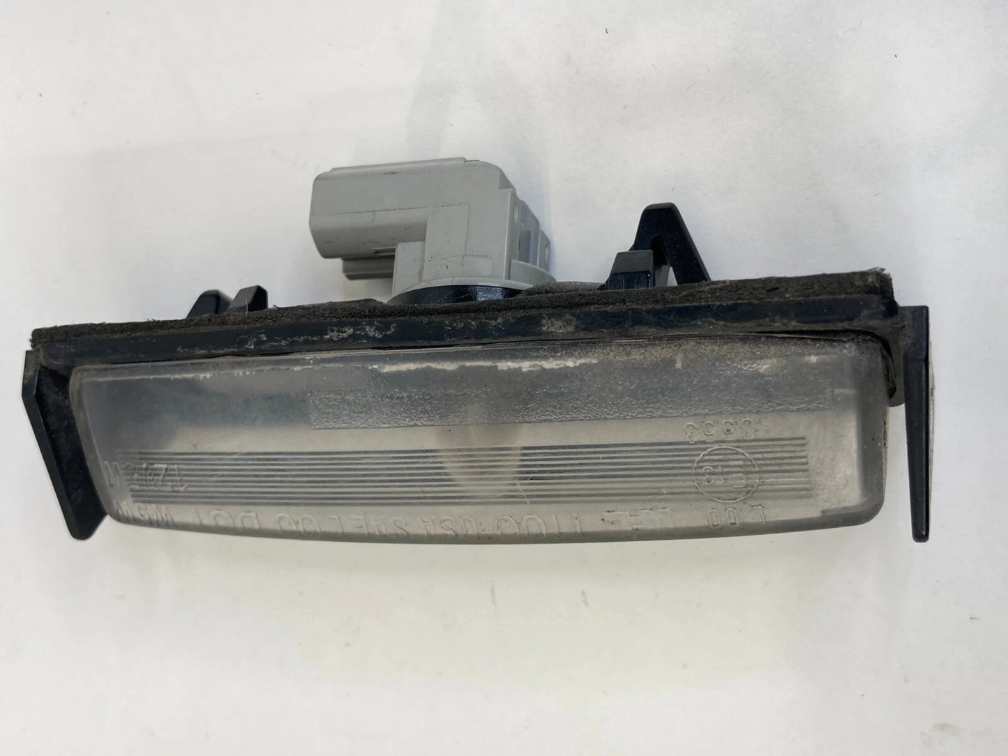 2002-2011 TOYOTA CAMRY REAR TRUNK LID LEFT OR RIGHT LICENSE PLATE LIGHT LAMP OEM