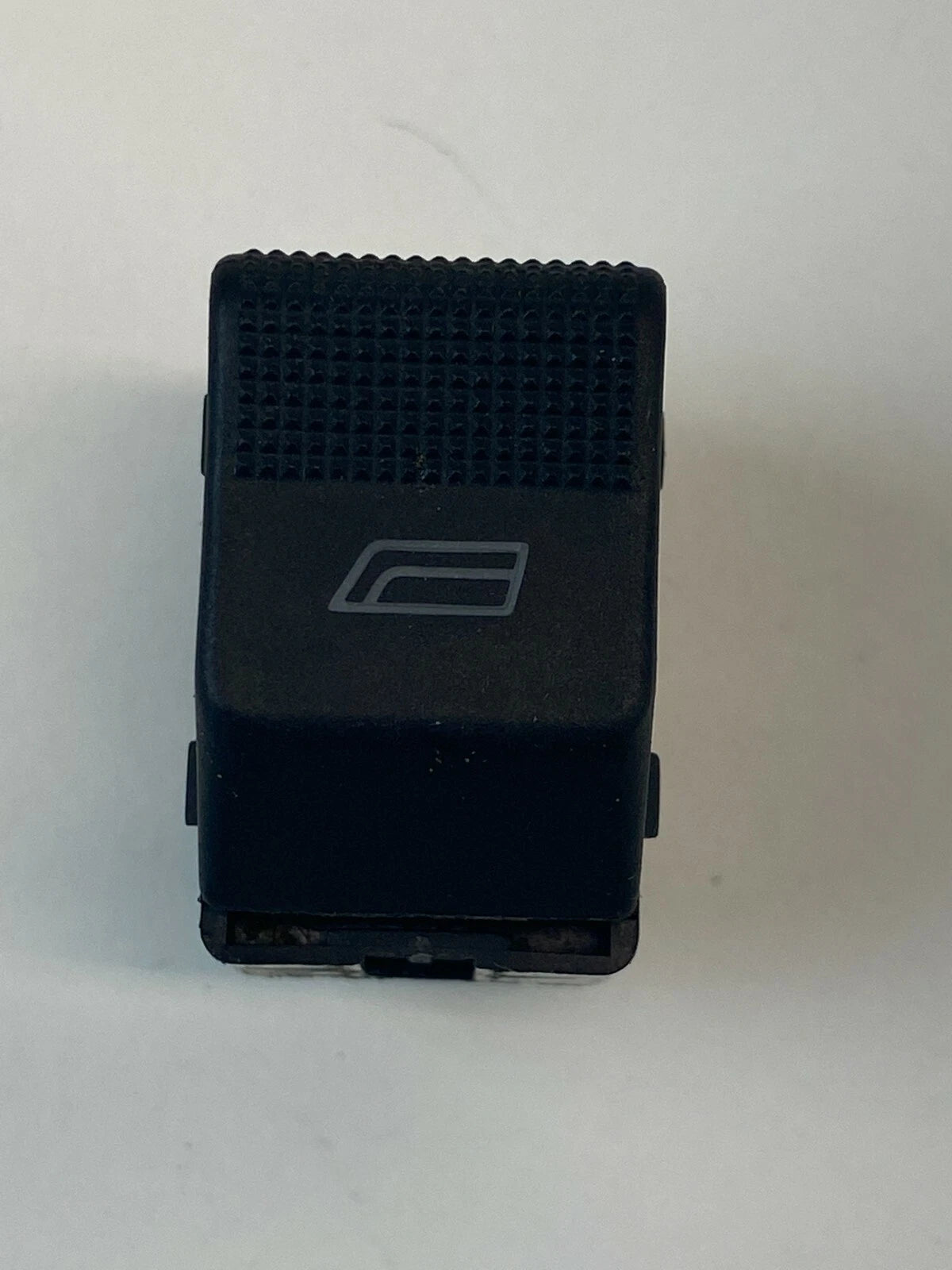 1997-2001 AUDI A4 A4 QUATTRO POWER SWITCH WINDOW CONTROL DOOR 4D095985501C OEM