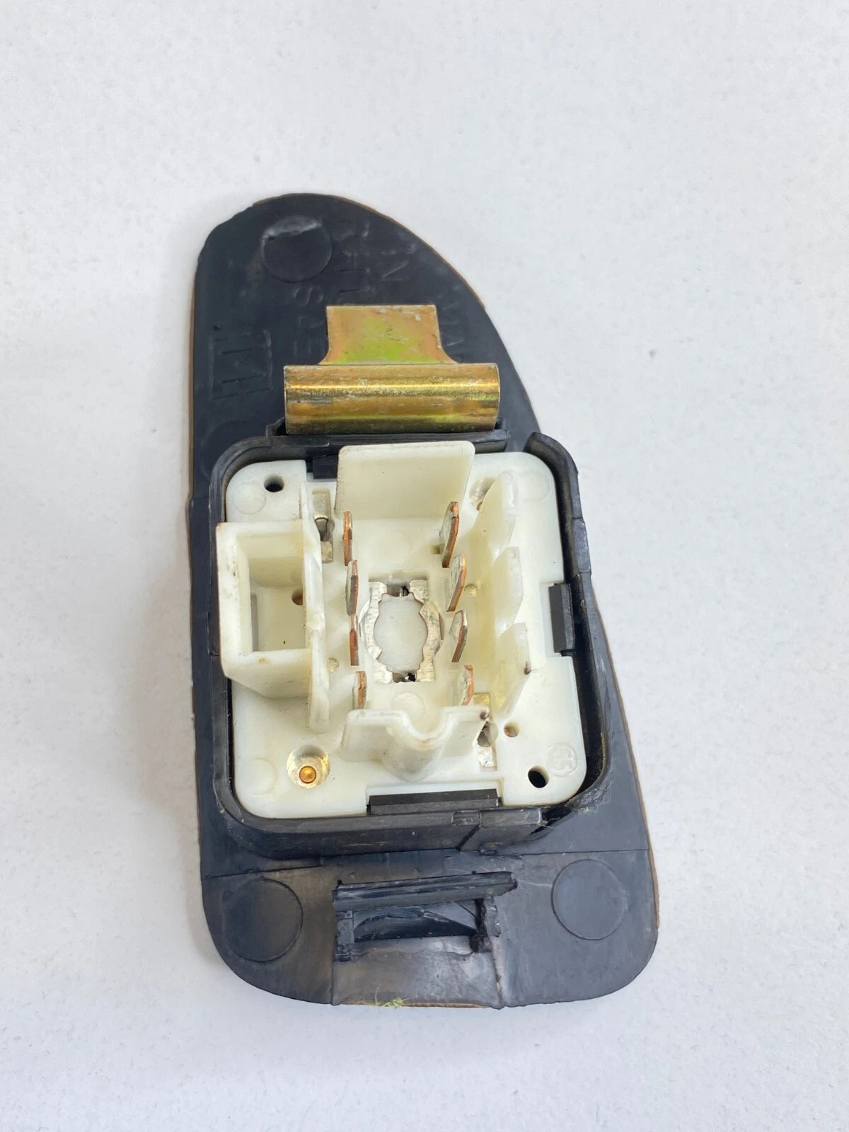 2004 2005 BUICK CENTURY REAR RIGHT DOOR POWER WINDOW SWITCH BUTTON 10262608 OEM