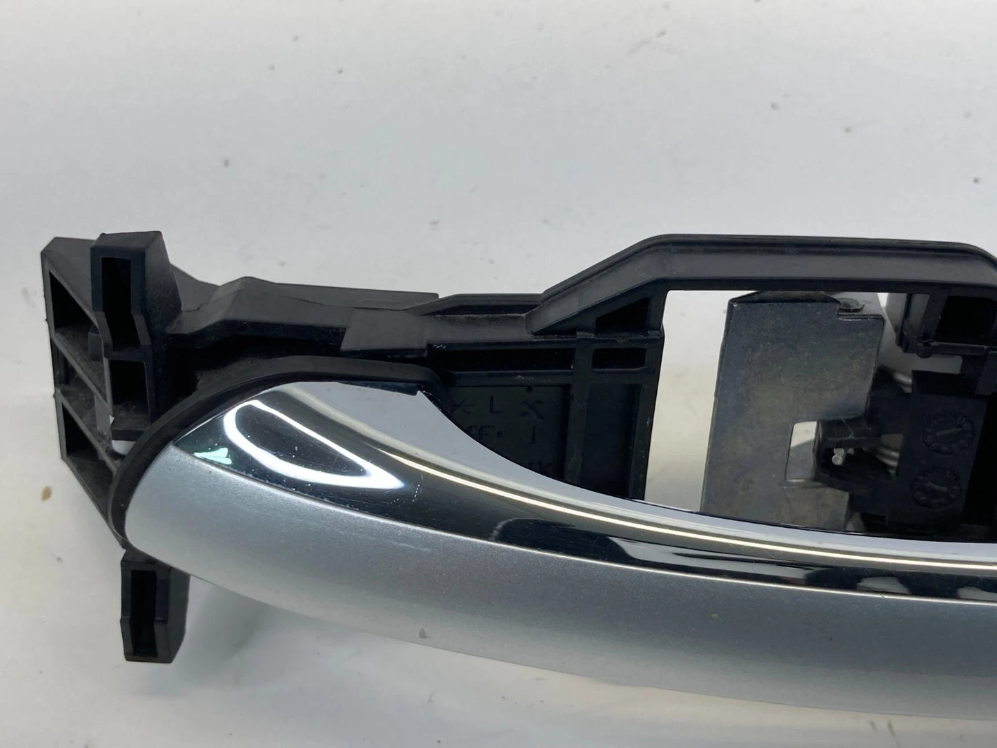 2006 MERCEDES-BENZ CLS500 FRONT LEFT DRIVER SIDE OUTER EXTERIOR DOOR HANDLE OEM