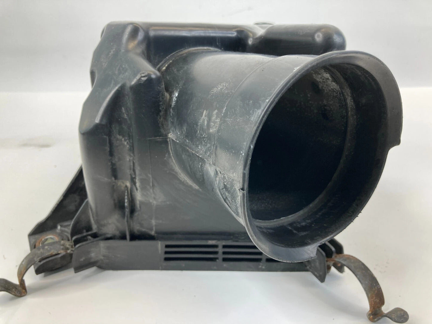 2005-2010 KIA SPORTAGE 2.7L V6 AIR CLEANER INTAKE BOX LOWER CASE OEM 281122E000