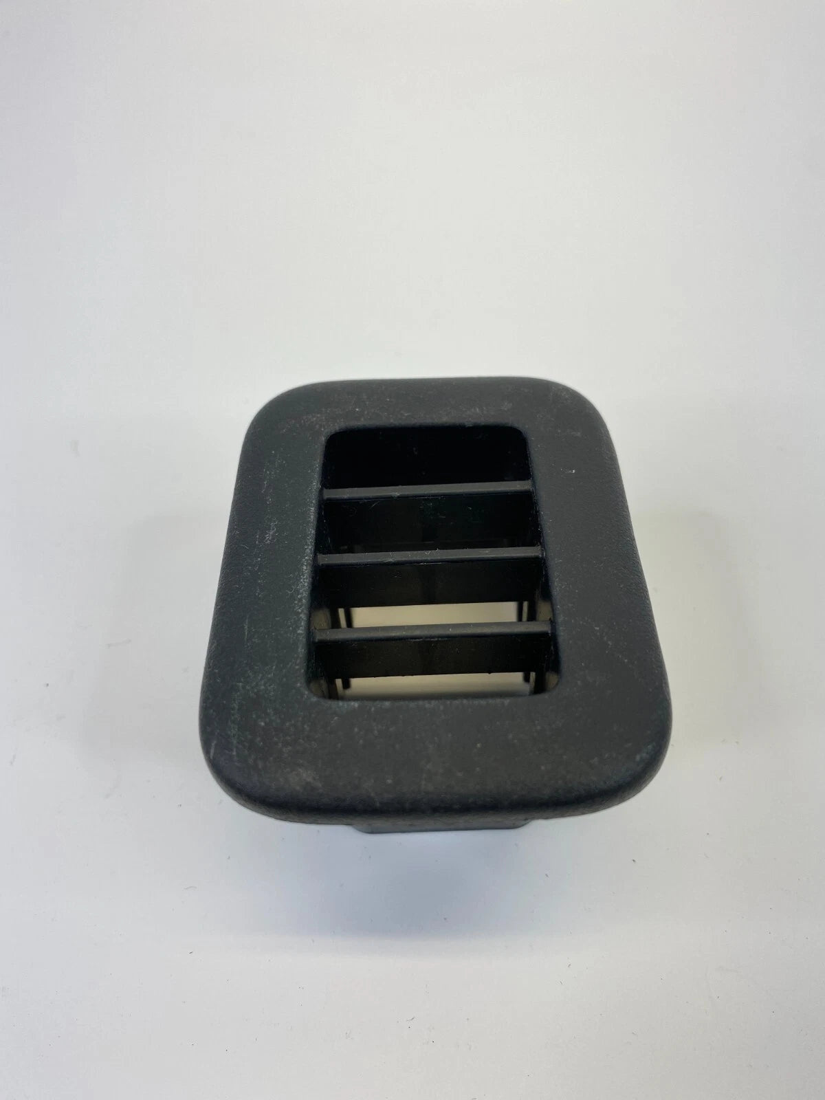 2009-2012 CHEVY TRAVERSE LOWER CENTER CONSOLE A/C AIR VENT DUCT GRILL OUTLET