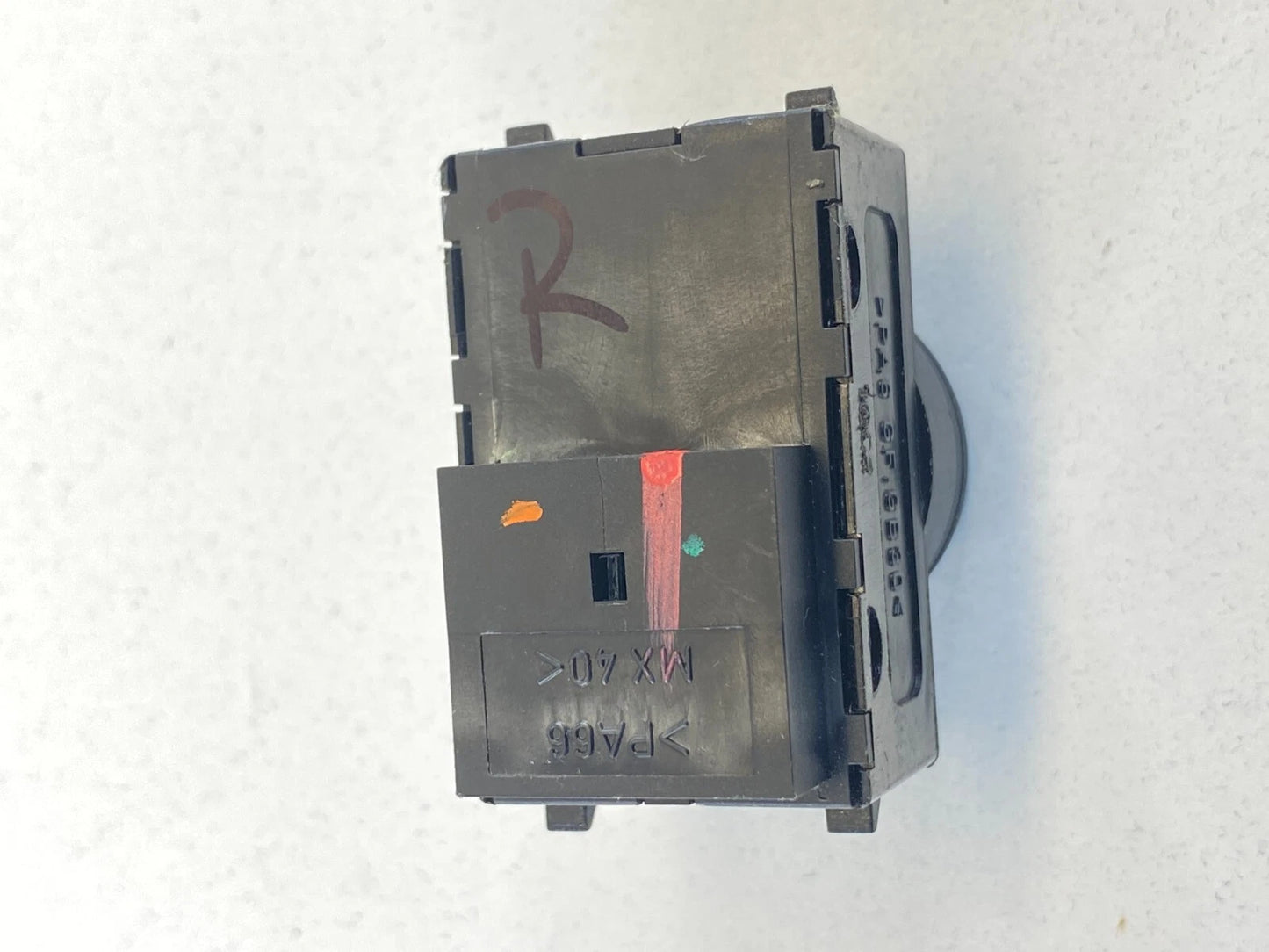 2001-2006 BMW 330XI RIGHT PASSENGER SEAT LUMBAR ADJUST SWITCH 8-360-877 OEM