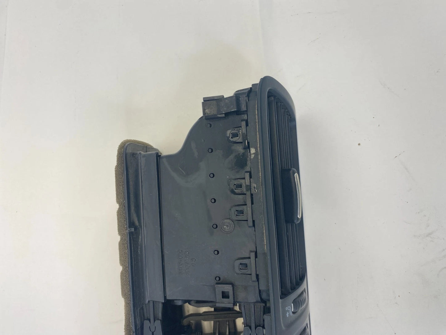 2006-2010 VW PASSAT 2009-2011 VW CC CENTER DASH AC AIR VENT 3C1819728F OEM