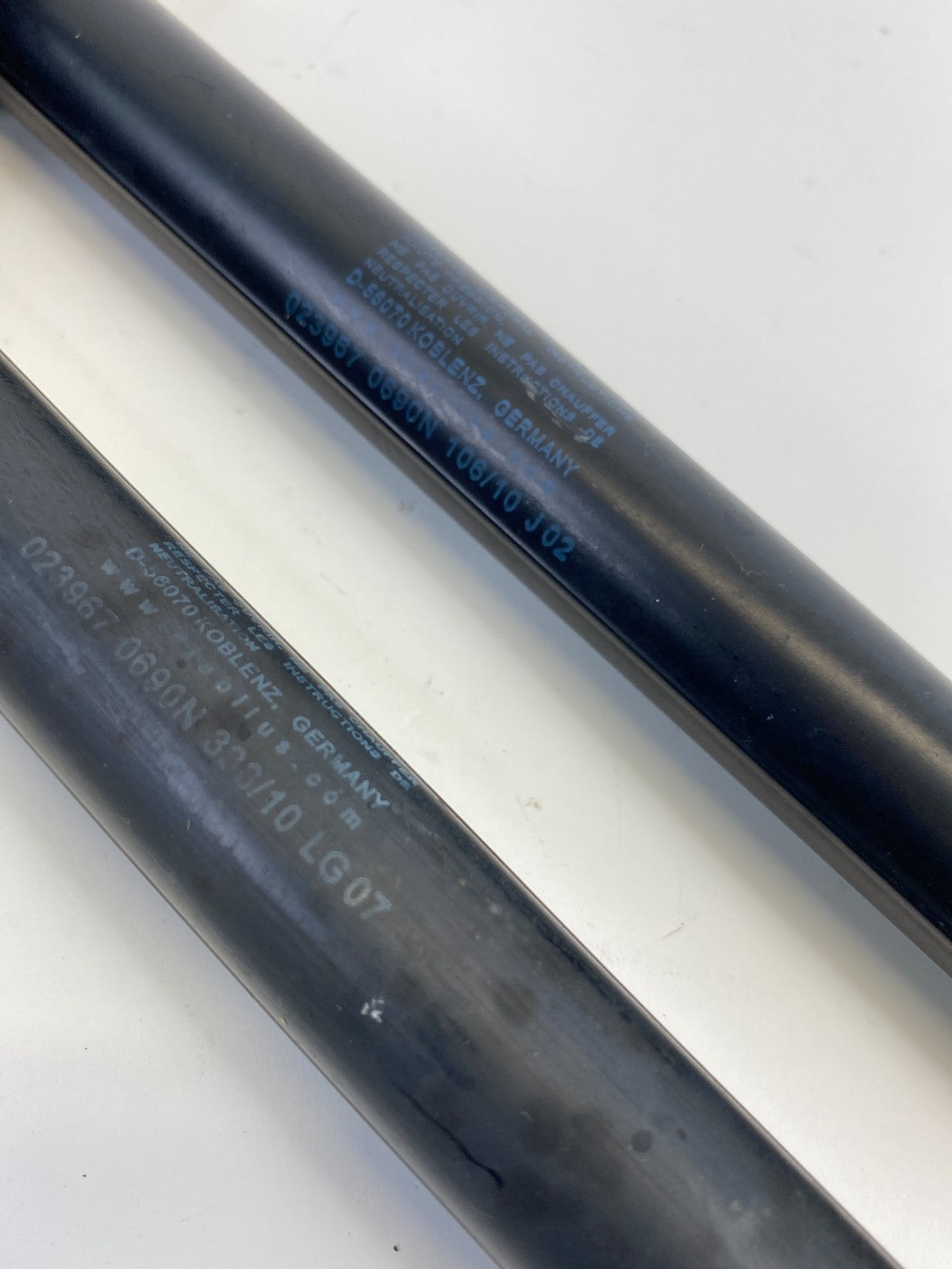 1998-2000 Audi A6 Quattro Trunk Hatch Lift Cylinder Support Shock Strut Pair OEM