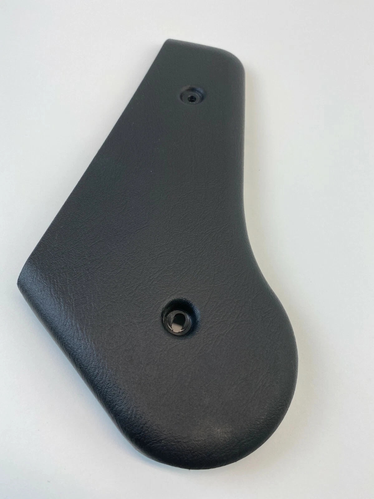 04-06 KIA AMANTI SEDAN FRONT RIGHT SEAT LOWER SIDE COVER TRIM PANEL 88177-3F000