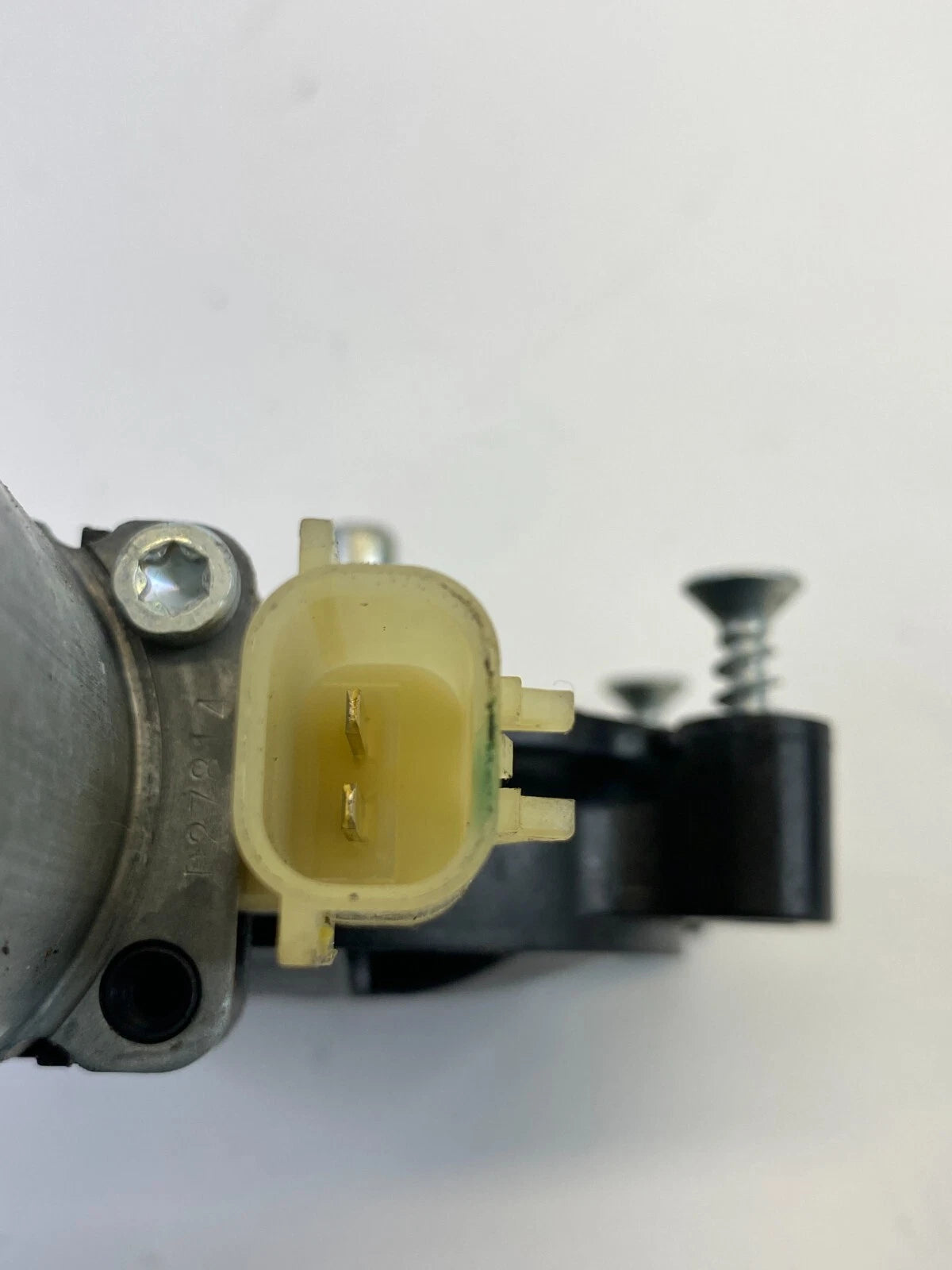 13-15 CHEVROLET MALIBU REAR RIGHT SIDE DOOR POWER WINDOW MOTOR 0130822686 OEM