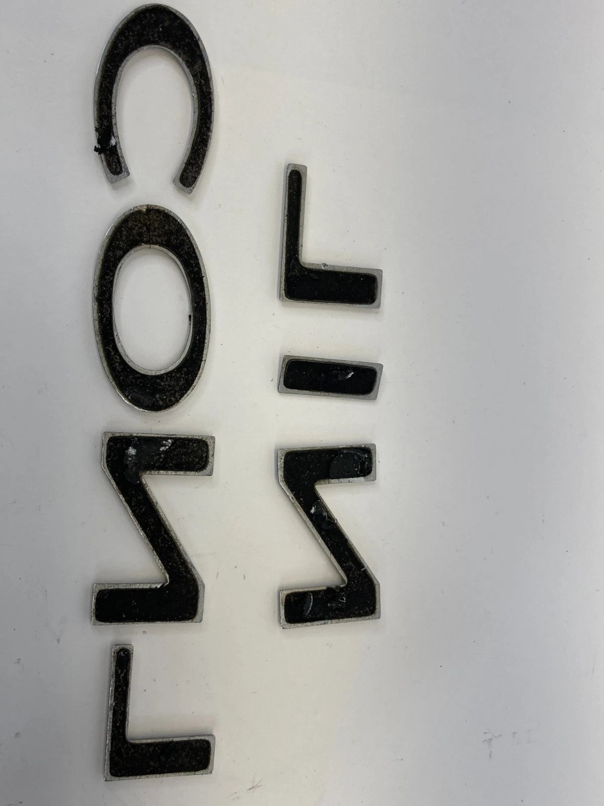 2003-2006 LINCOLN NAVIGATOR REAR TRUNK LID NAMEPLATE LINCOLN EMBLEM LOGO BADGE