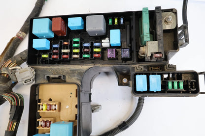 2005 2006 TOYOTA TUNDRA 4.7L ENGINE FUSE BOX RELAY COMPARTMENT BLOCK OEM