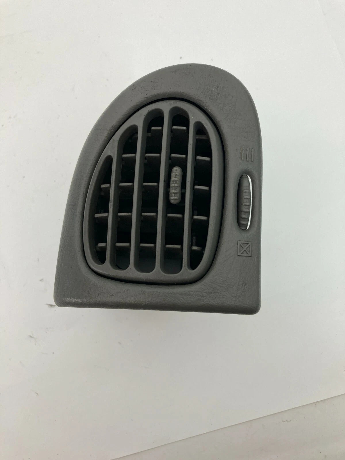 2004-2007 BUICK RAINIER FRONT DASH RIGHT PASSENGER AC HEATER AIR VENT GRILLE OEM