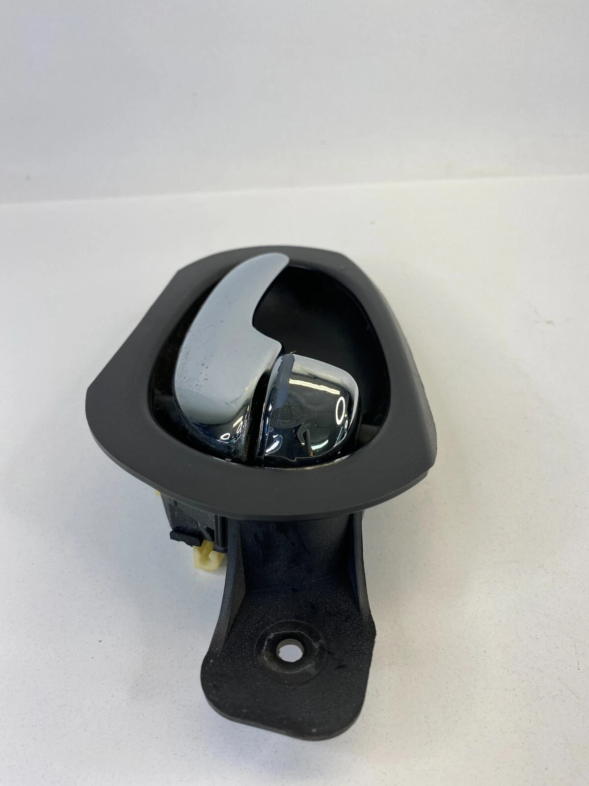 2002-2009 GMC ENVOY REAR RIGHT BACK SIDE INNER INTERIOR DOOR HANDLE 15043637