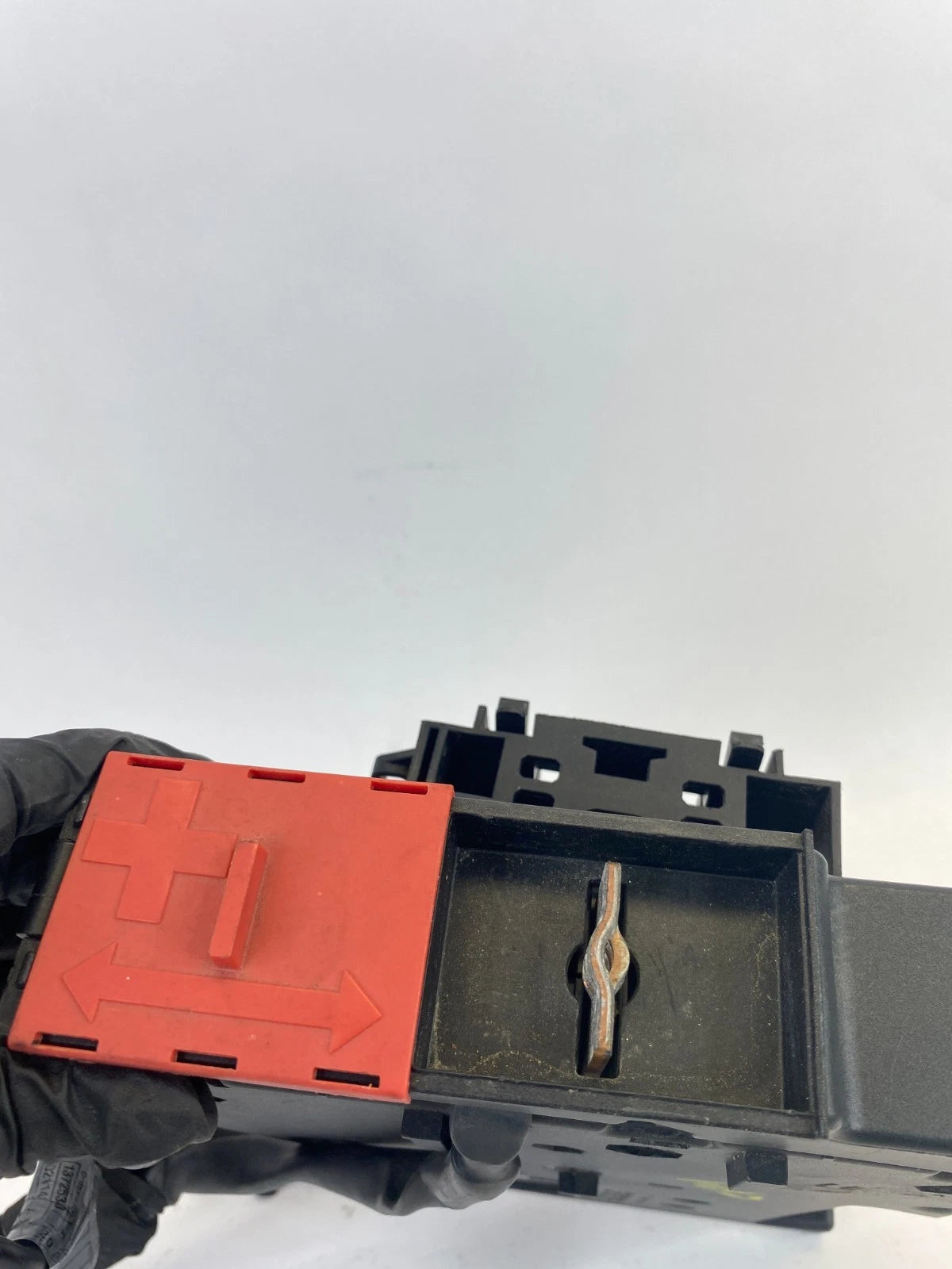 2010-2012 MERCEDES-BENZ GLK350 POSITIVE BATTERY TERMINAL JUNCTION A207-540-06-40