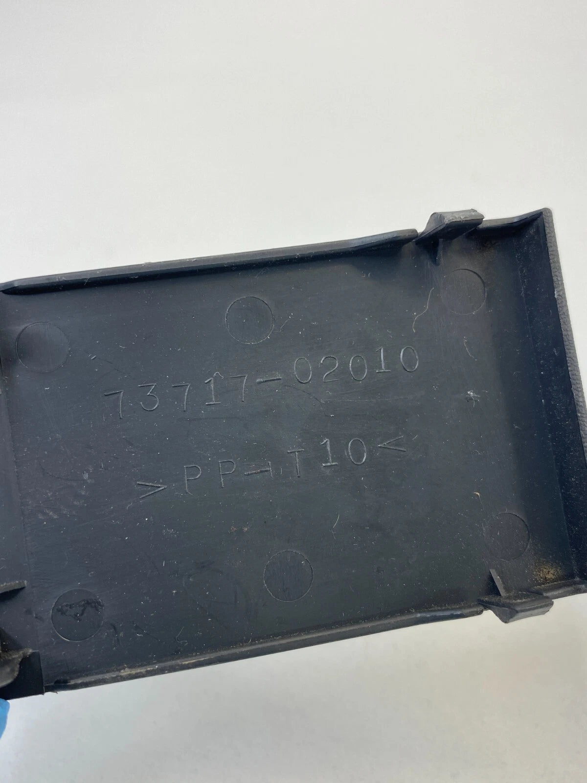 03 04 05 06 07 08 TOYOTA COROLLA REAR CHILD ANCHOR SEAT TRIM COVER 73717-02010