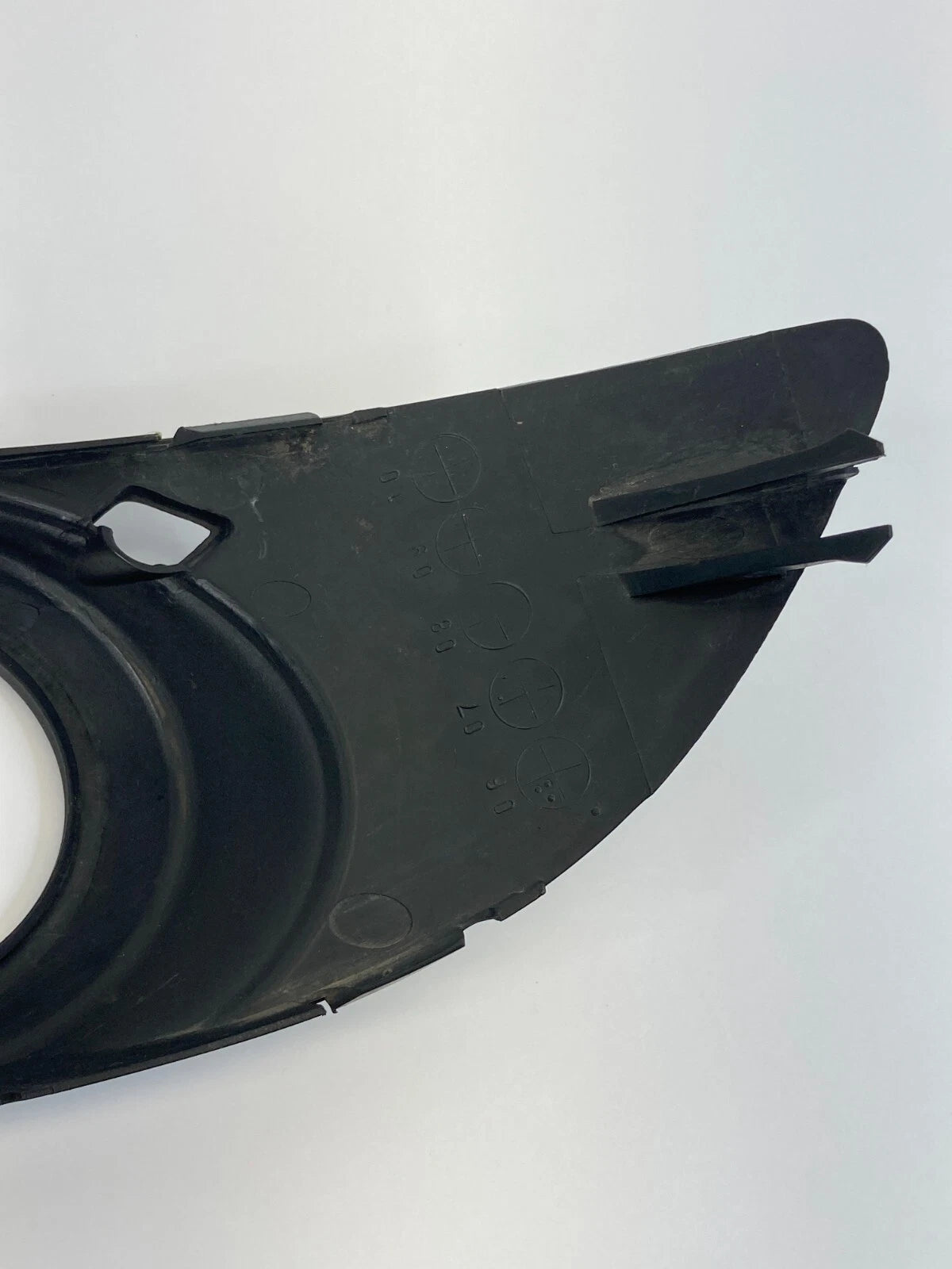2008-2012 MITSUBISHI LANCER FRONT RIGHT PASSENGER SIDE FOG LIGHT BEZEL 8321A090